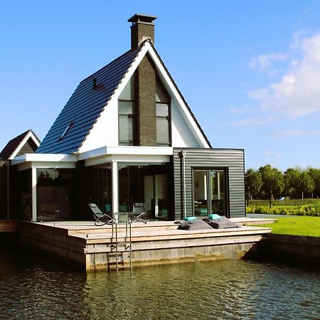 Peaceful Villa On The Water In Stavoren Exteriör bild
