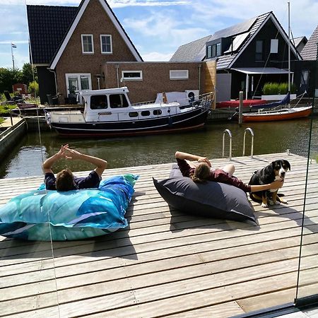 Peaceful Villa On The Water In Stavoren Exteriör bild