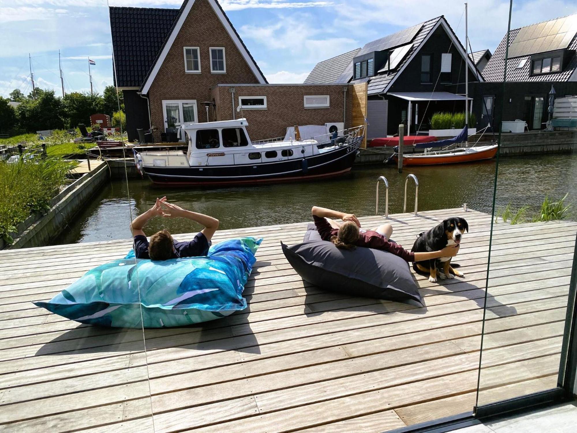 Peaceful Villa On The Water In Stavoren Exteriör bild